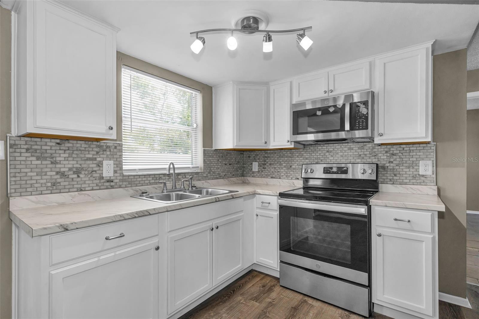 8053 DEDHAM DR — photo 14