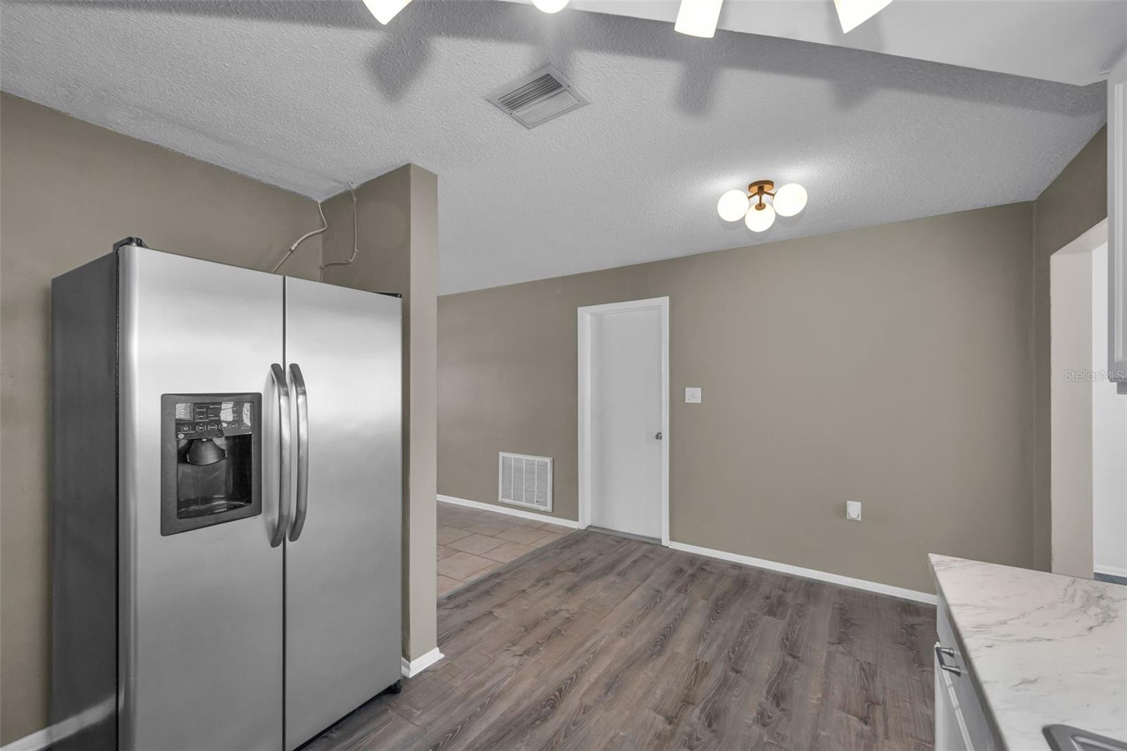 8053 DEDHAM DR — photo 16