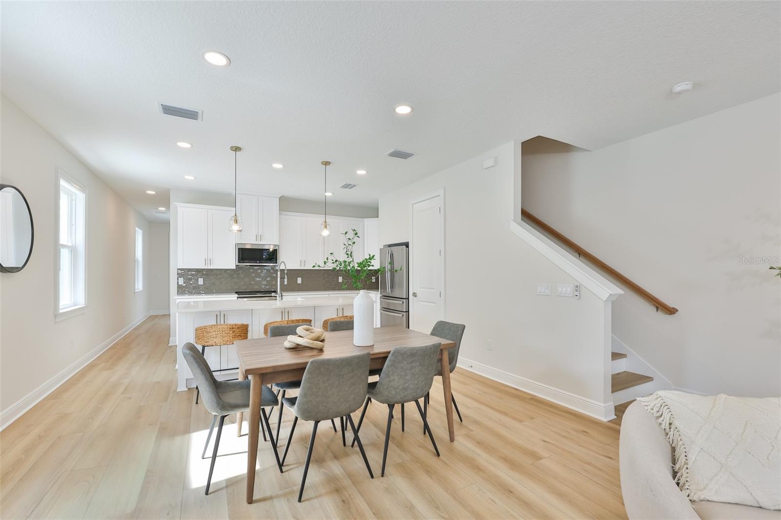 1911 W BEACH ST — photo 13