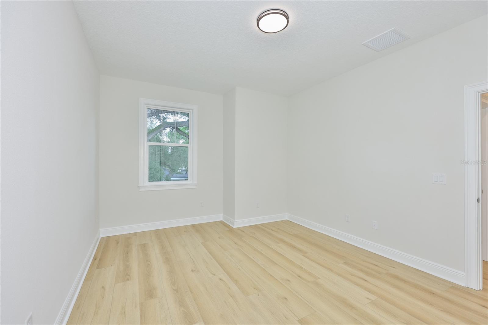 1911 W BEACH ST — photo 21