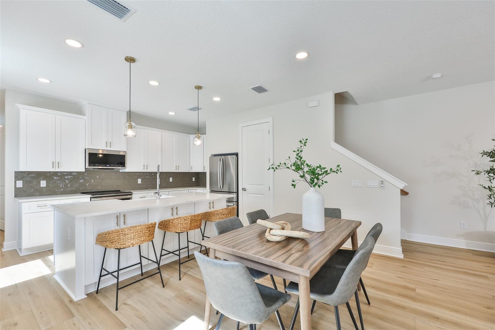 1911 W BEACH ST — photo 14