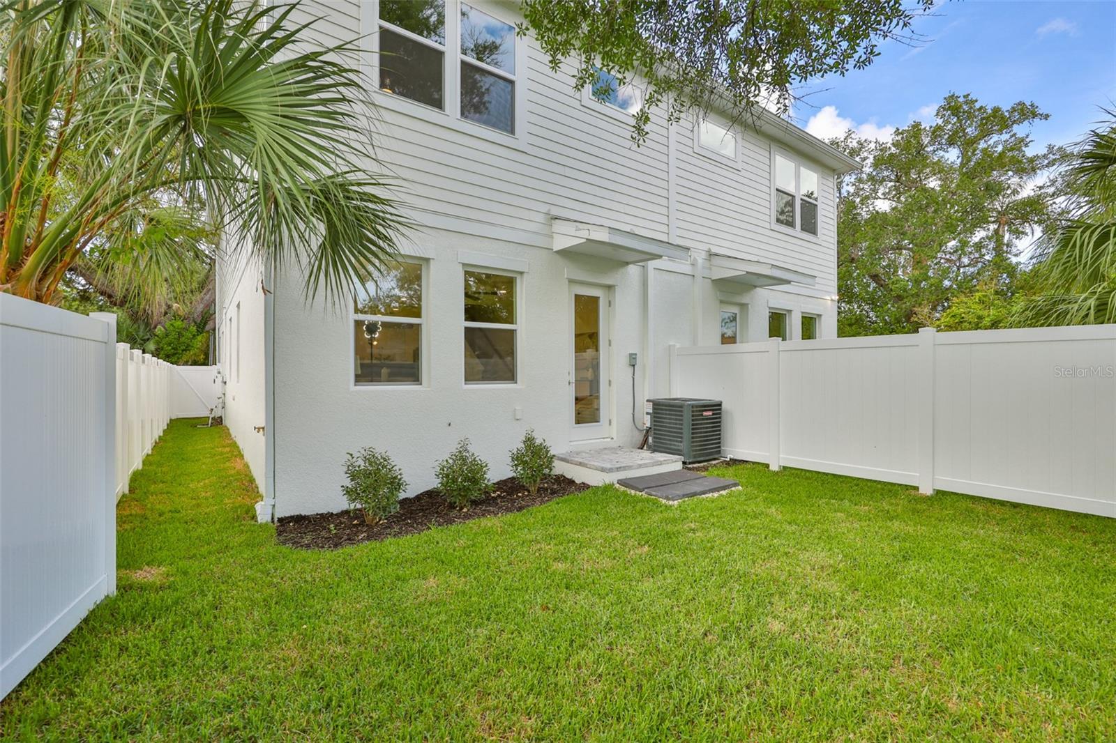 1911 W BEACH ST — photo 27