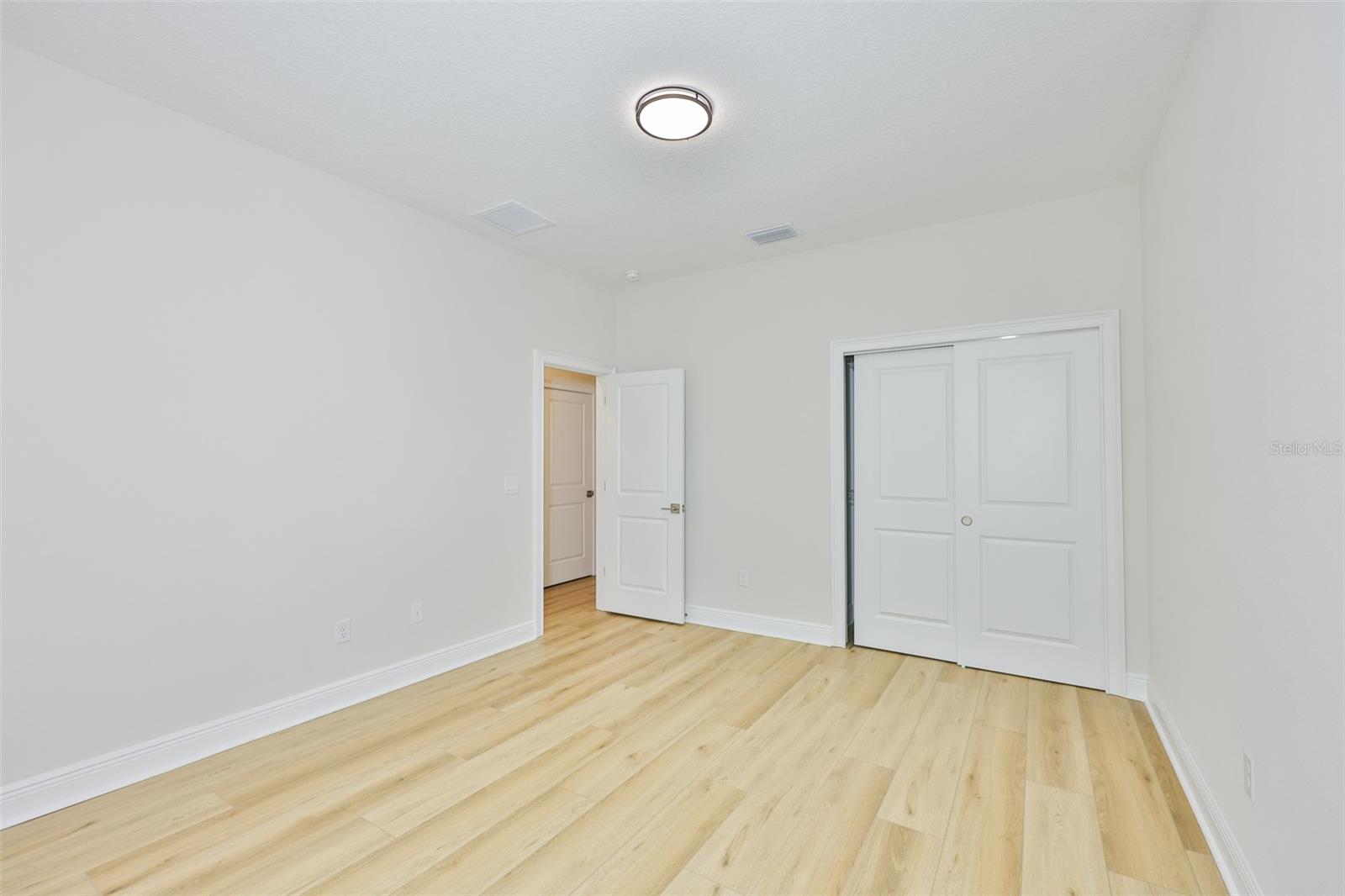 1911 W BEACH ST — photo 22
