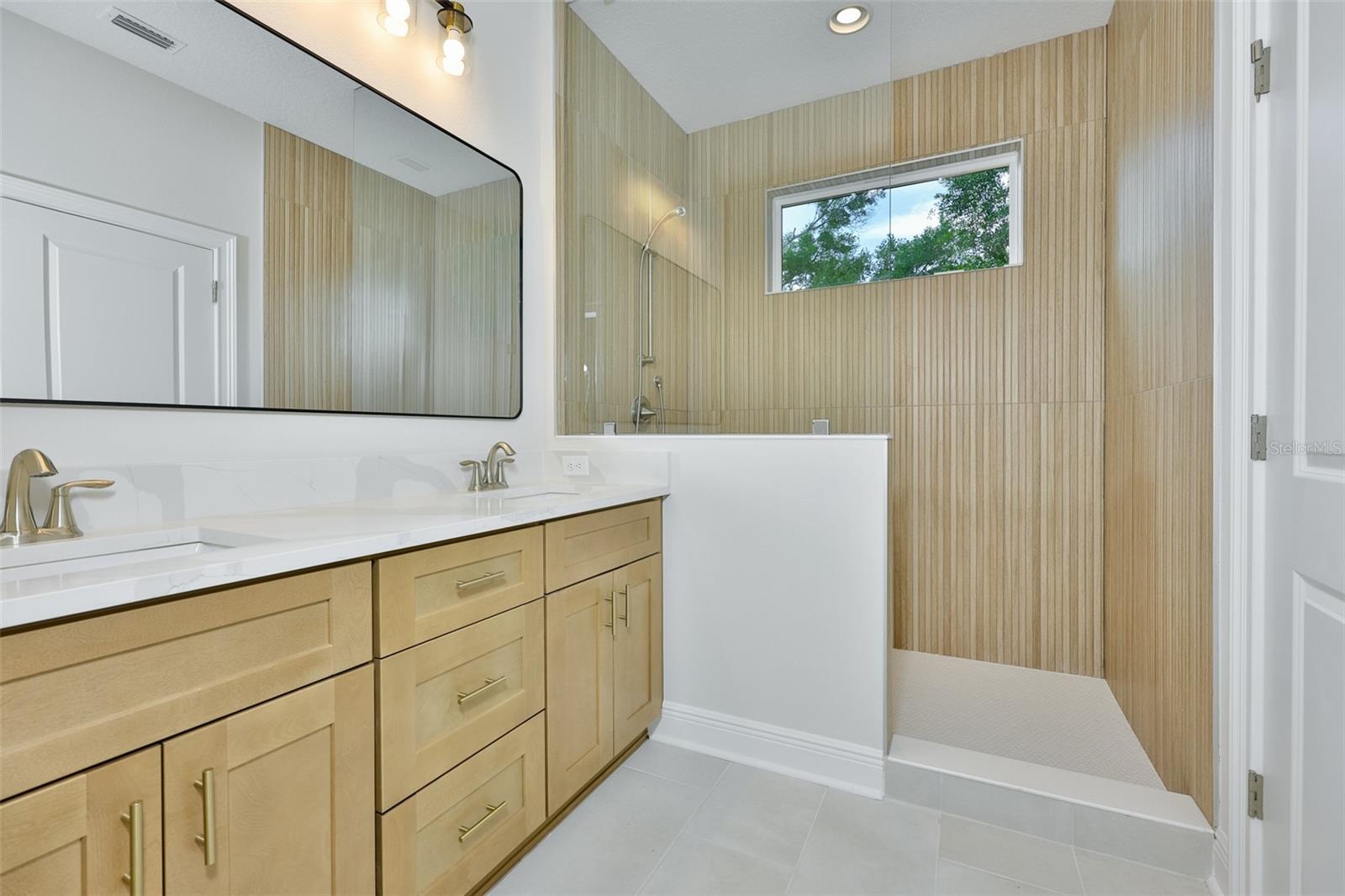 1911 W BEACH ST — photo 18