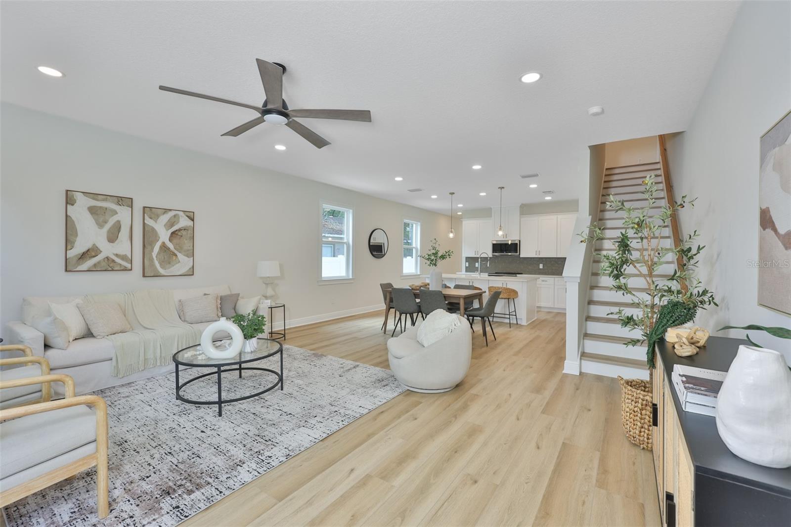 1911 W BEACH ST — photo 10