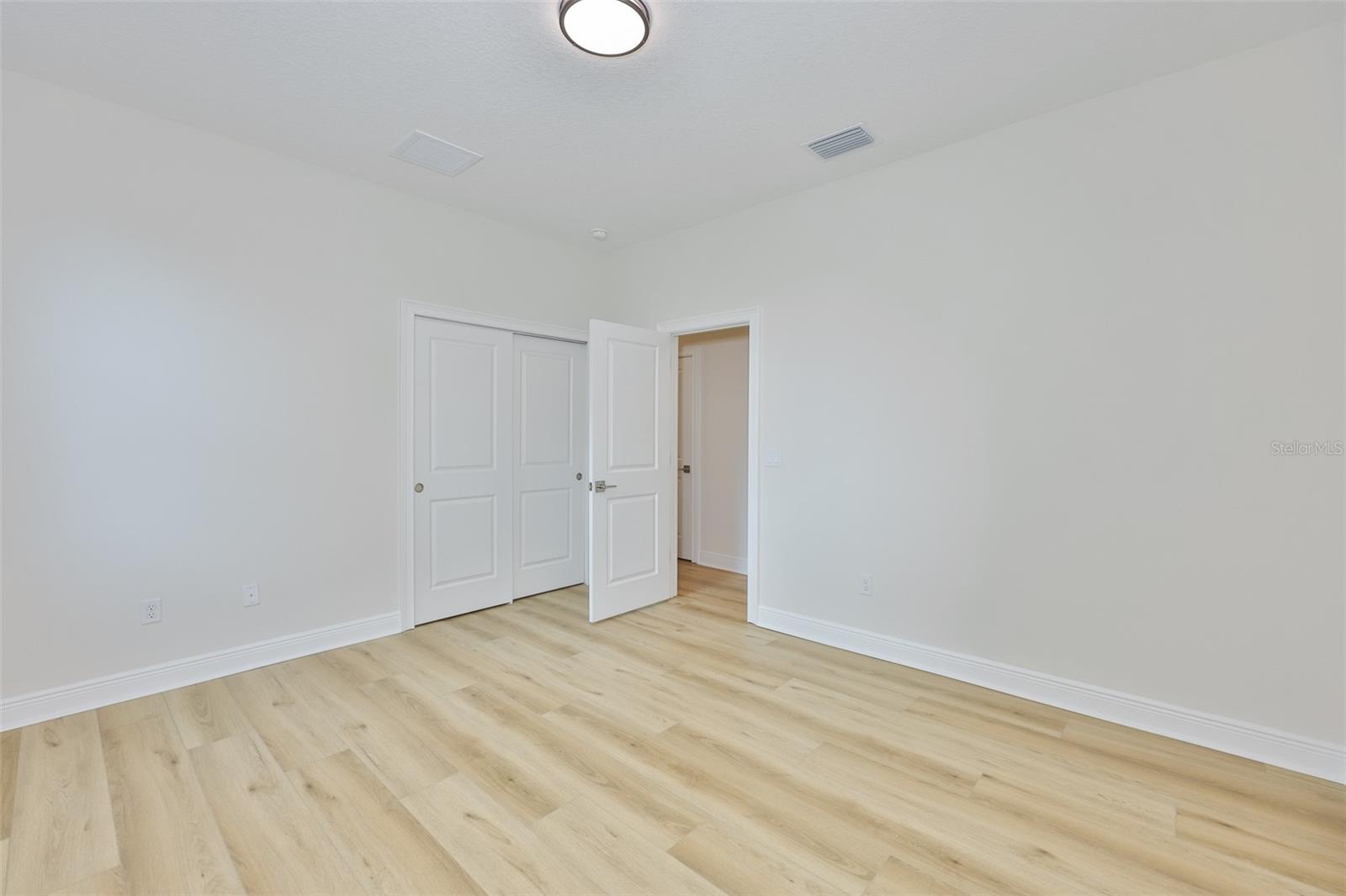 1911 W BEACH ST — photo 25