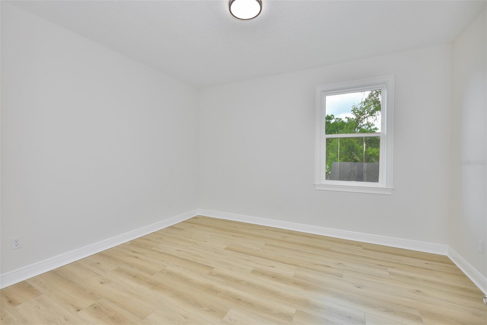 1911 W BEACH ST — photo 24