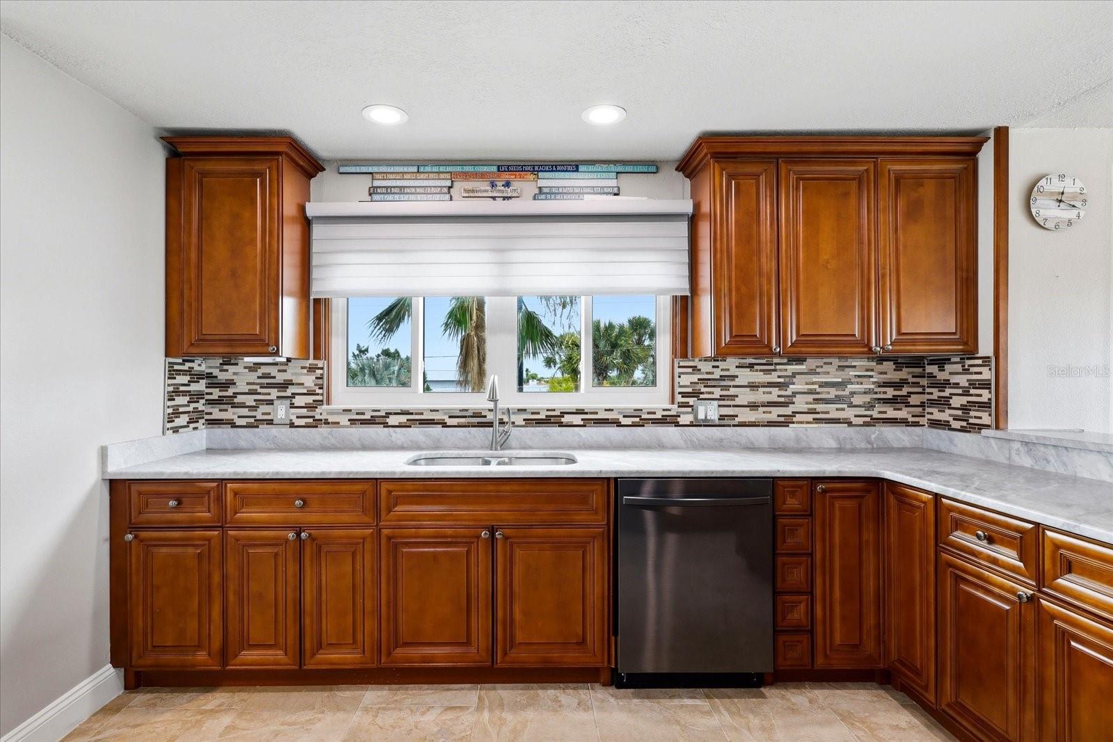 610 ISLAND WAY #201 — photo 10