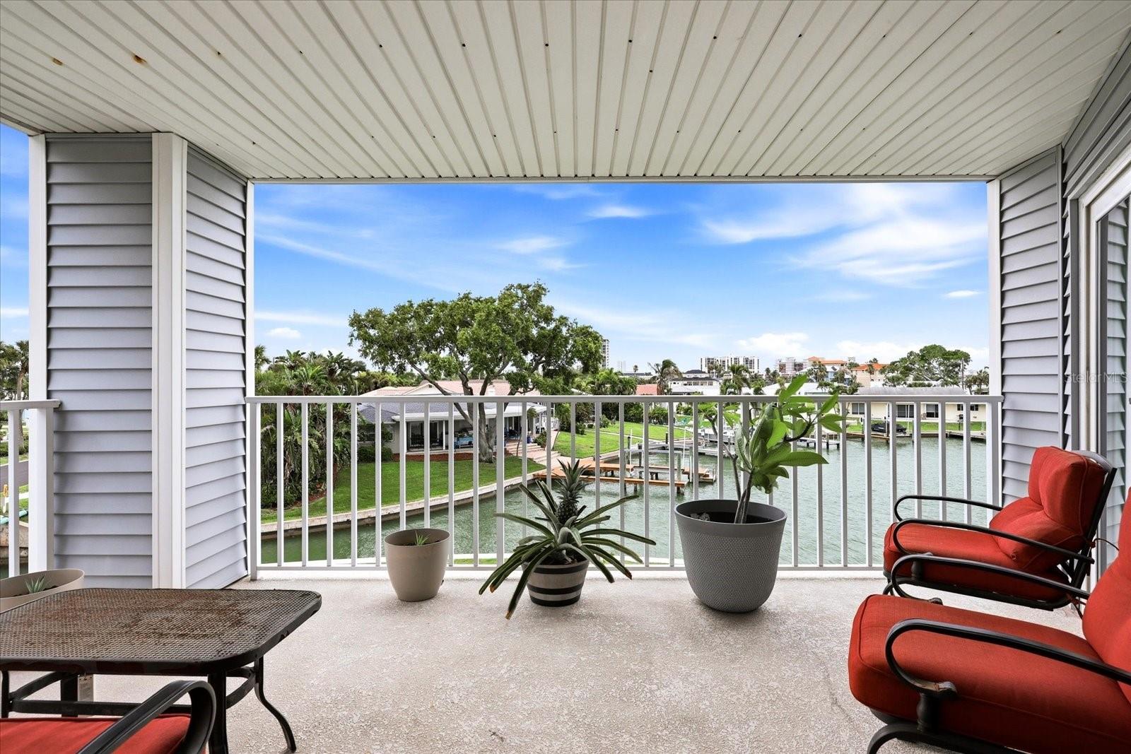610 ISLAND WAY #201 — photo 2