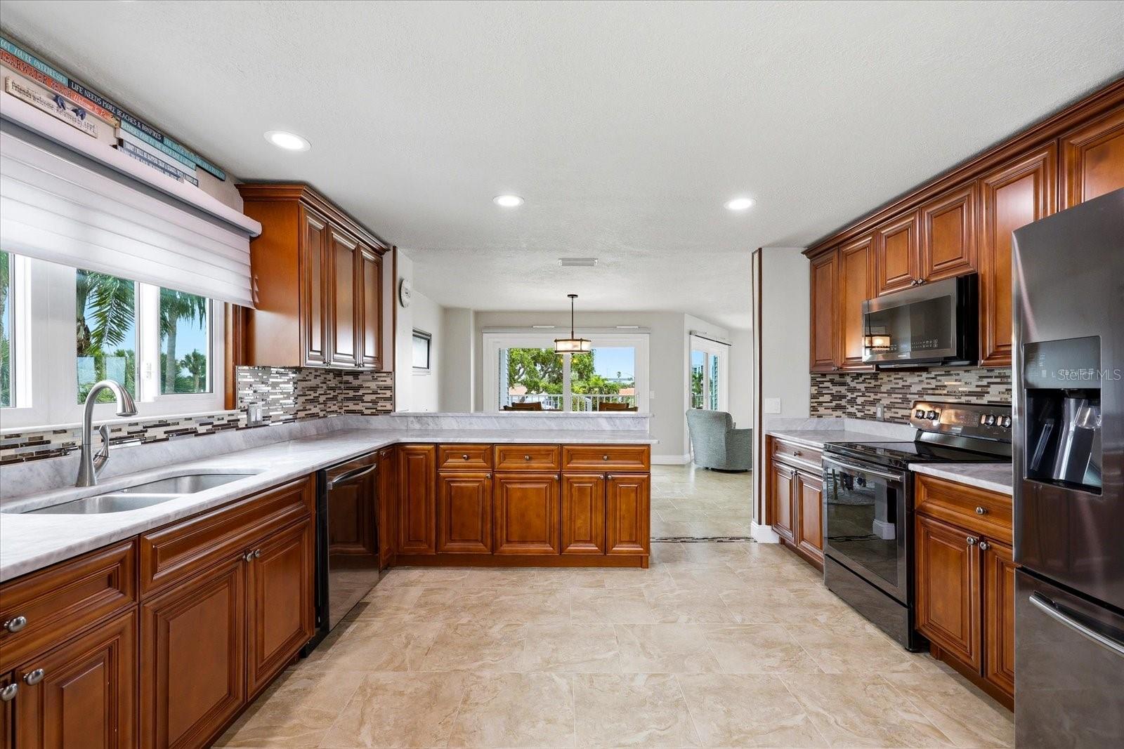 610 ISLAND WAY #201 — photo 7