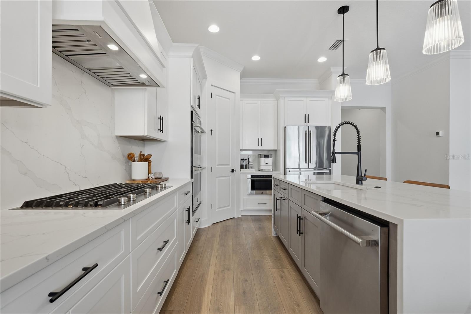 4208 N CLEARFIELD AVE — photo 14