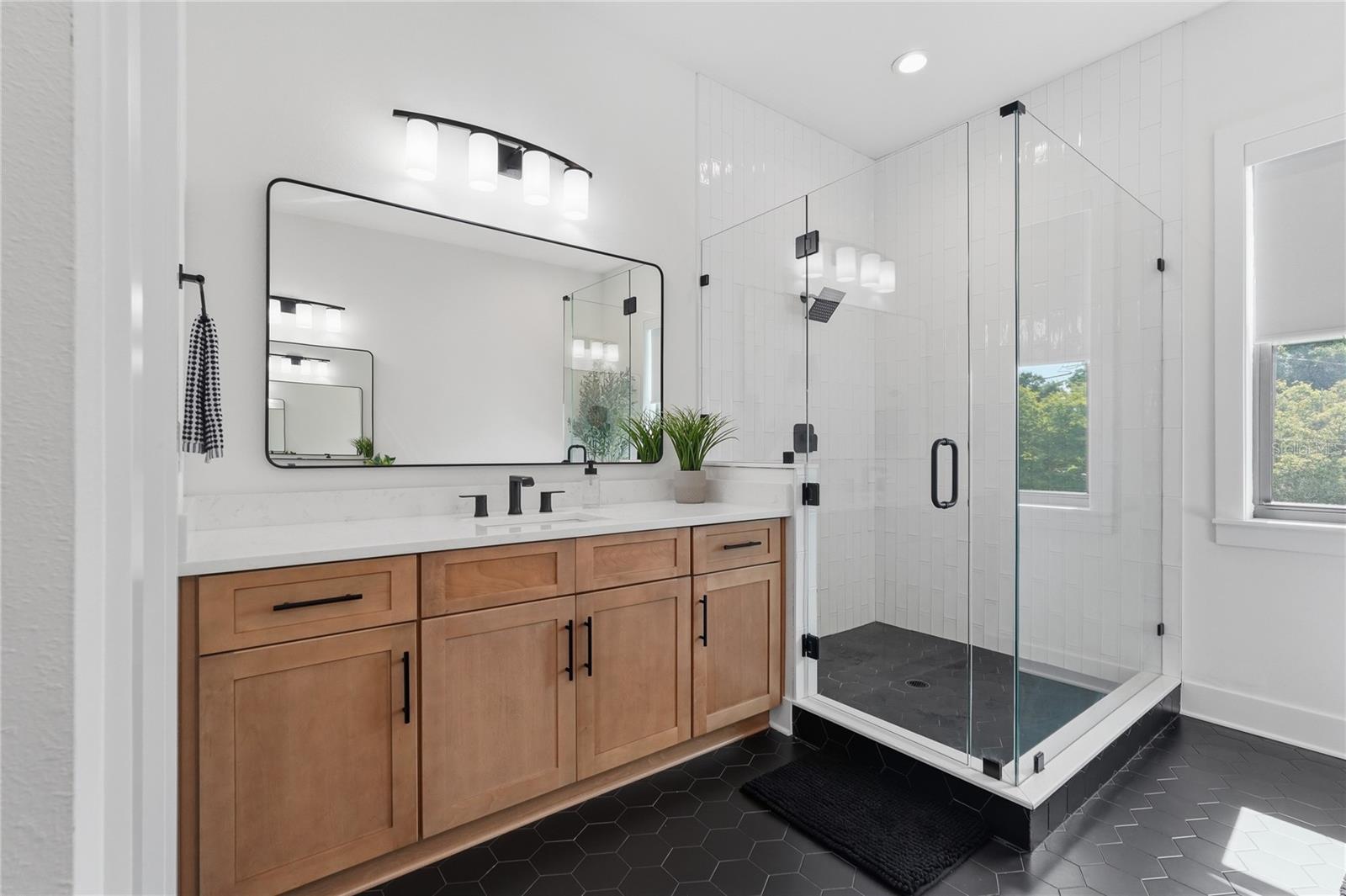 4208 N CLEARFIELD AVE — photo 24