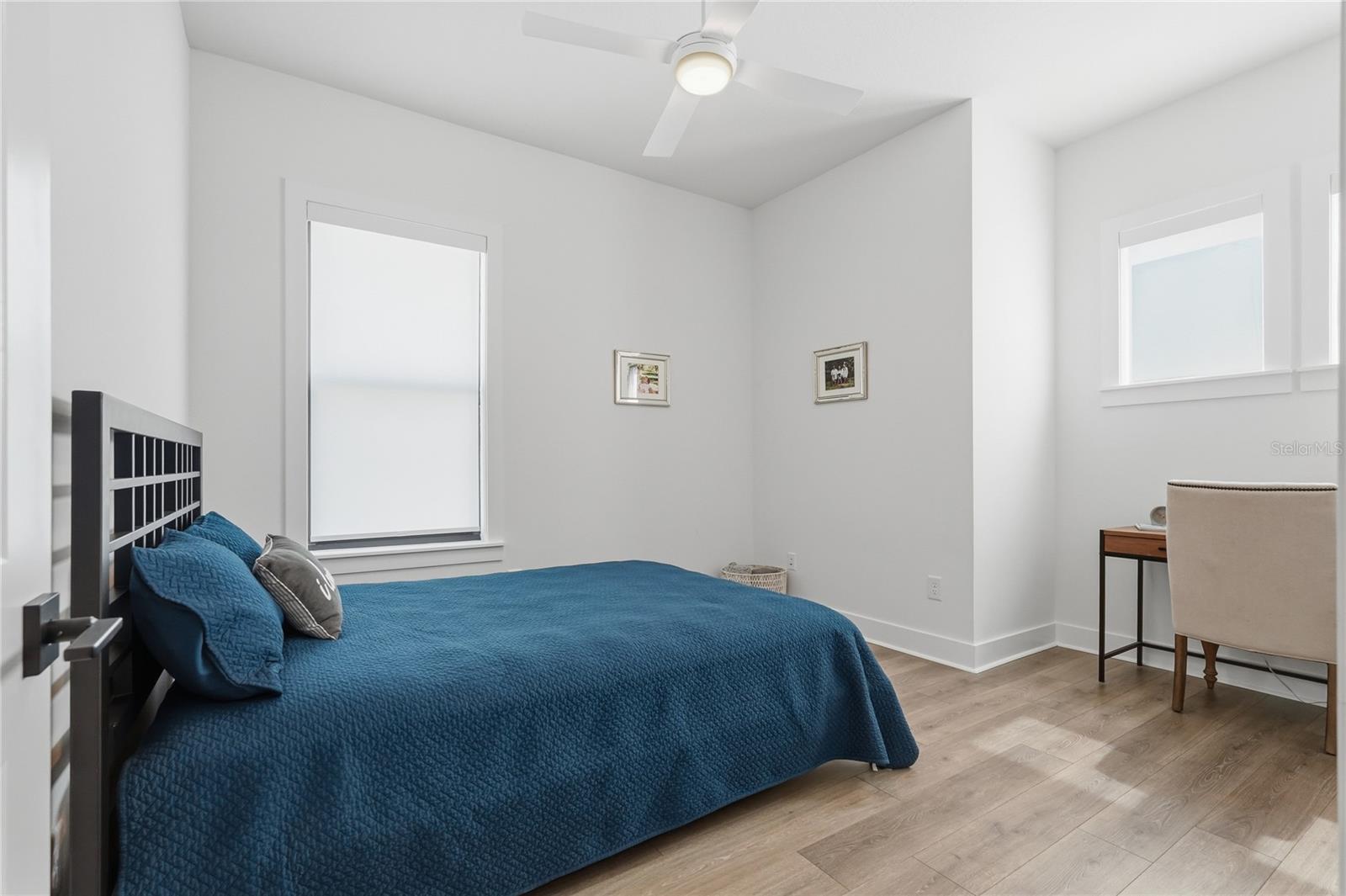 4208 N CLEARFIELD AVE — photo 30