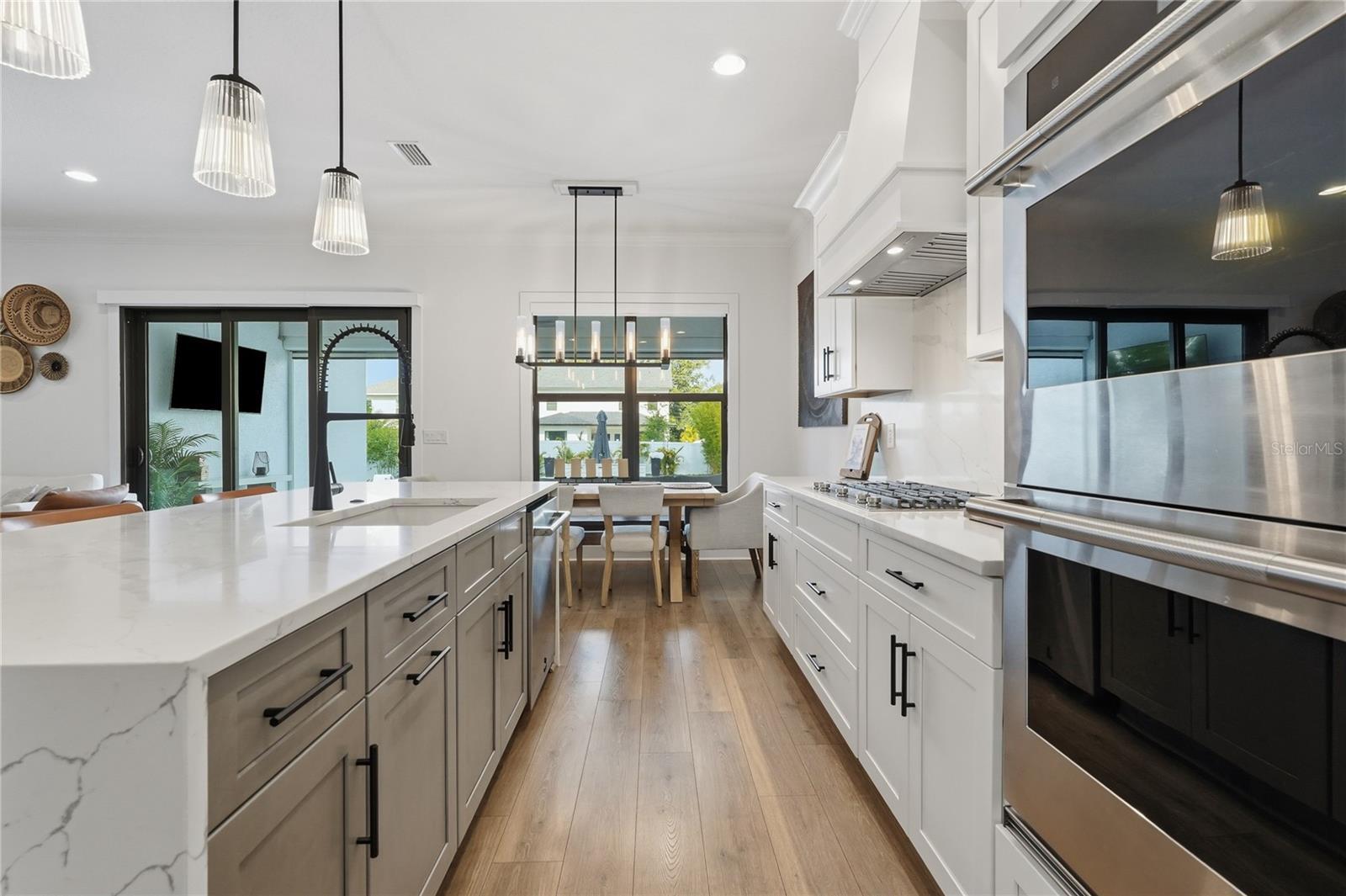 4208 N CLEARFIELD AVE — photo 13