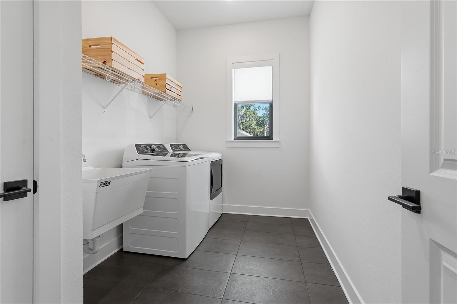 4208 N CLEARFIELD AVE — photo 32