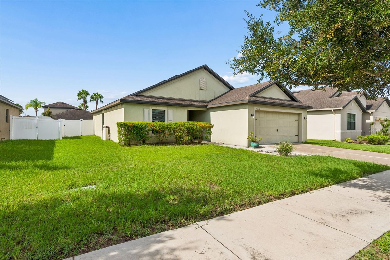 14217 ALISTAR MANOR DR — photo 2