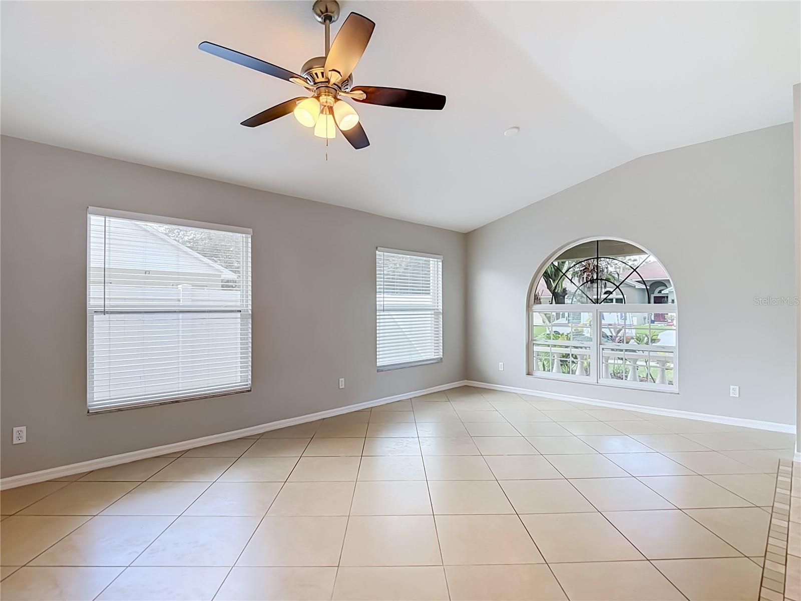 805 LESA GLEN PL — photo 10