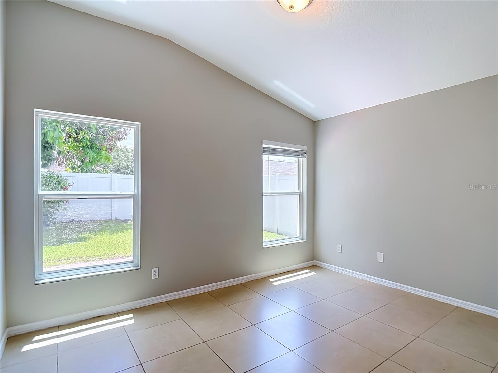 805 LESA GLEN PL — photo 37