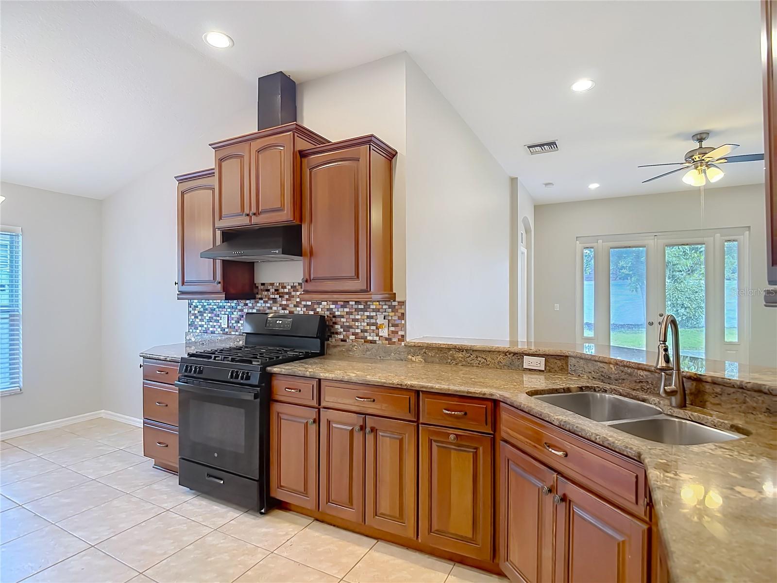 805 LESA GLEN PL — photo 15