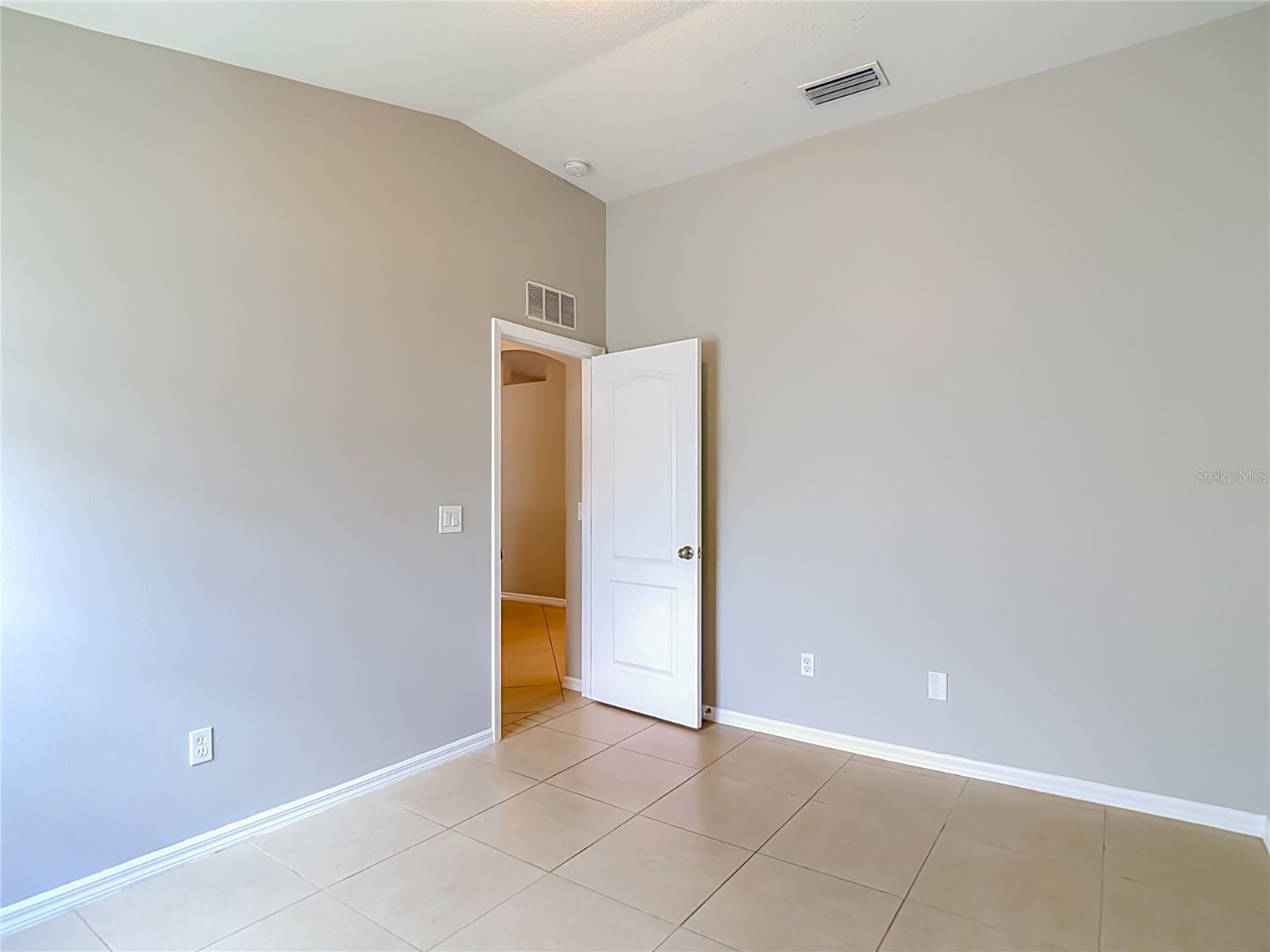 805 LESA GLEN PL — photo 33