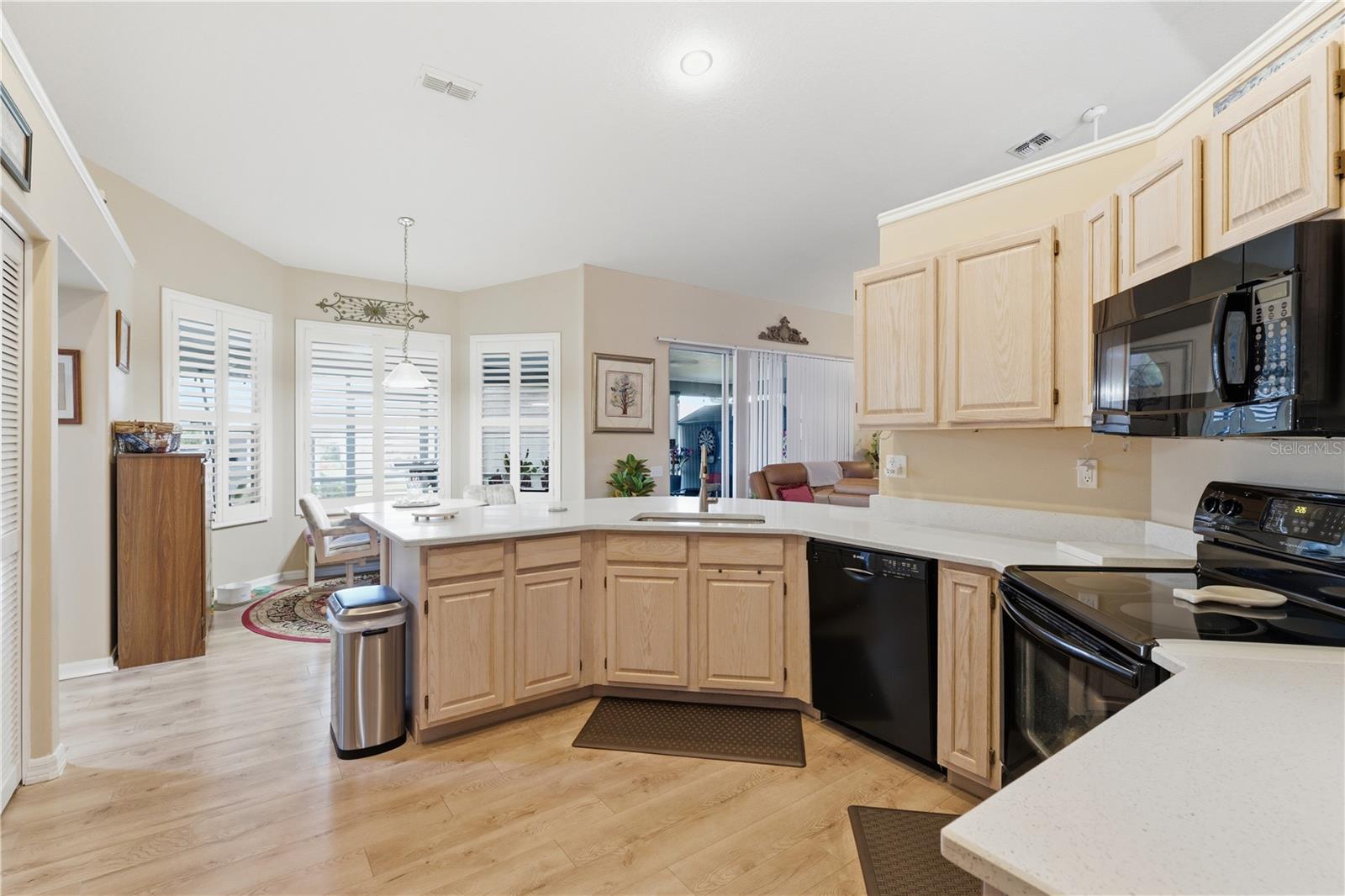 14247 TEASDALE AVE — photo 6