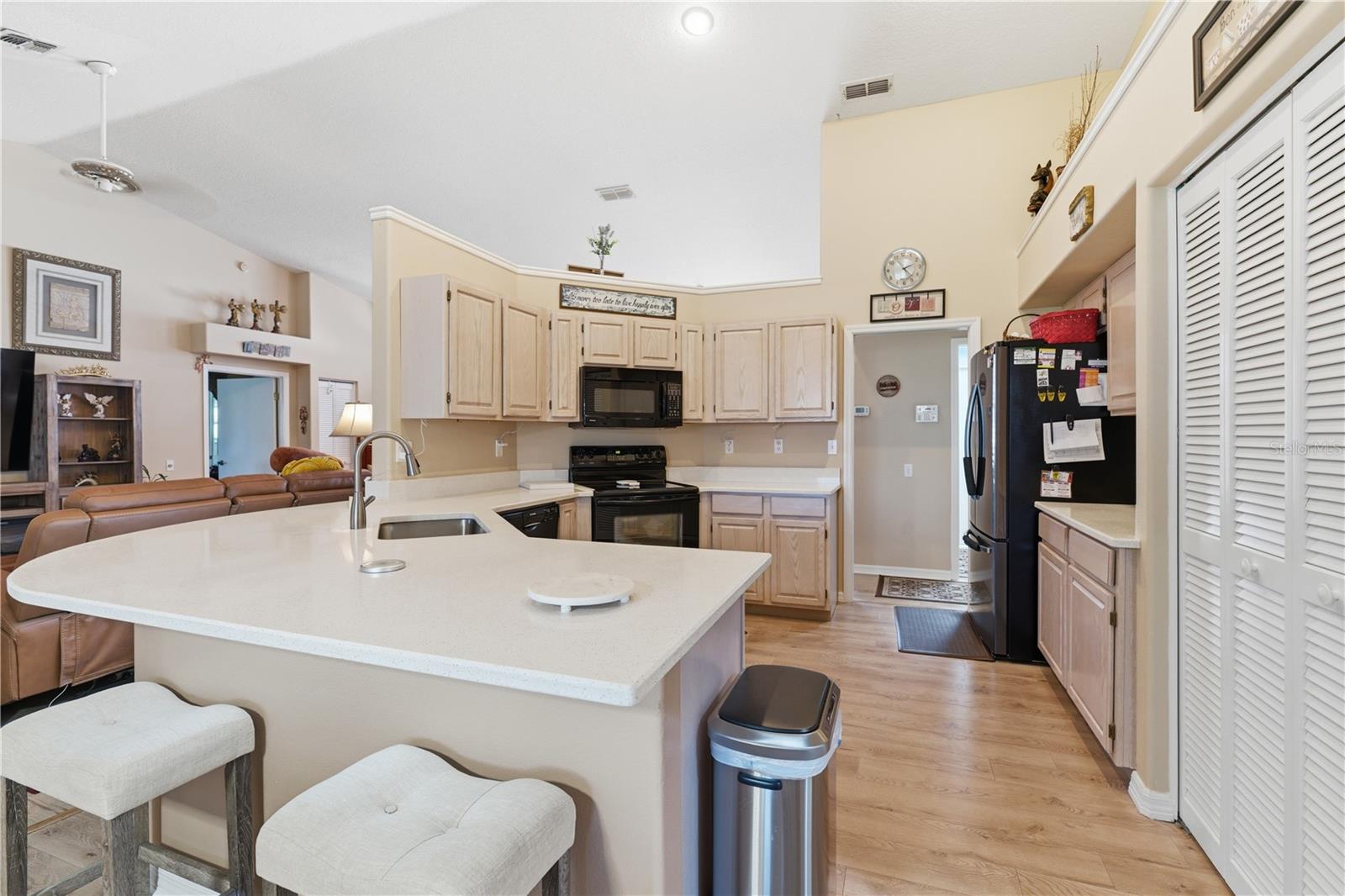 14247 TEASDALE AVE — photo 8