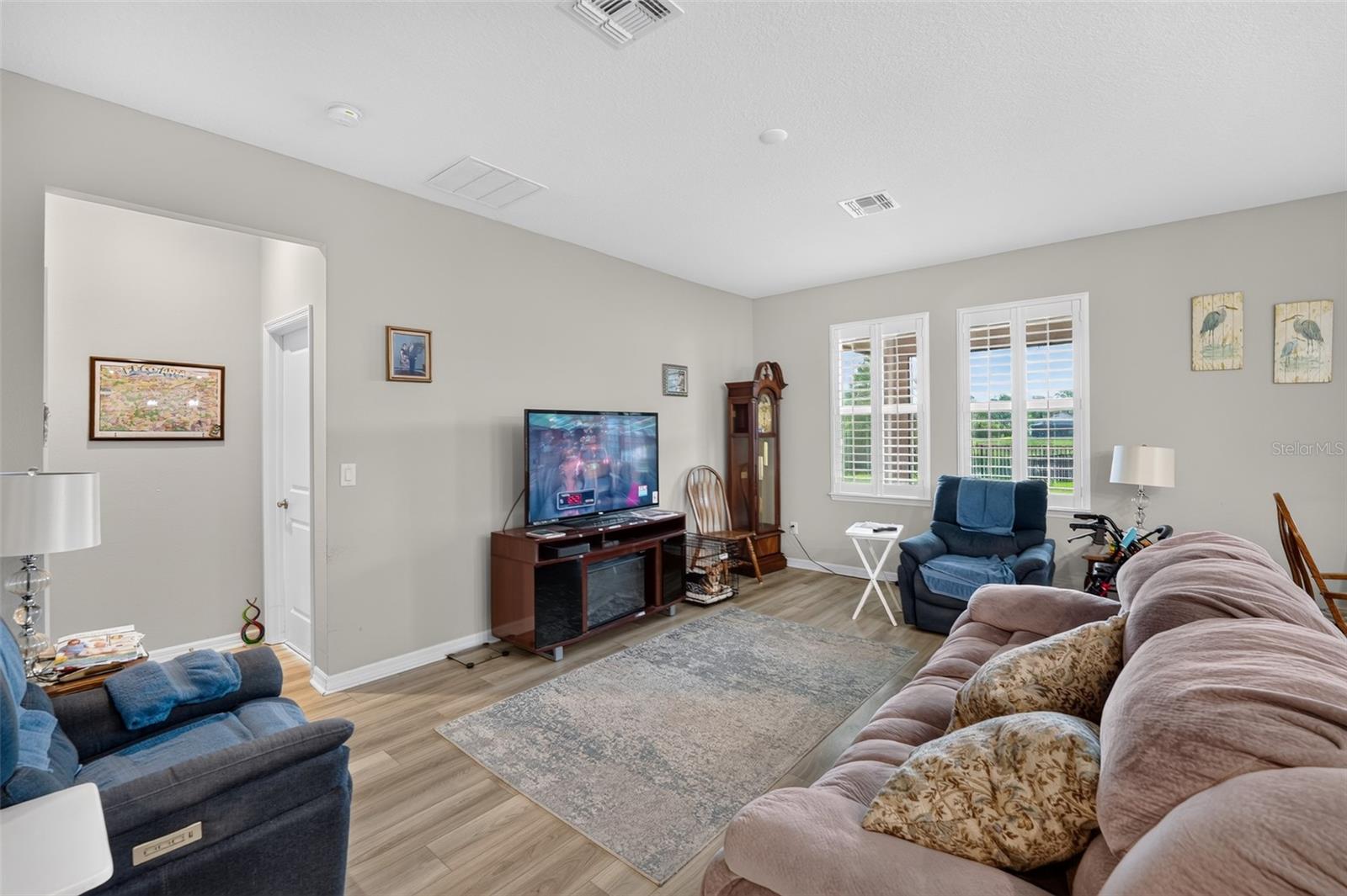 184 DAYLILY BLVD — photo 8
