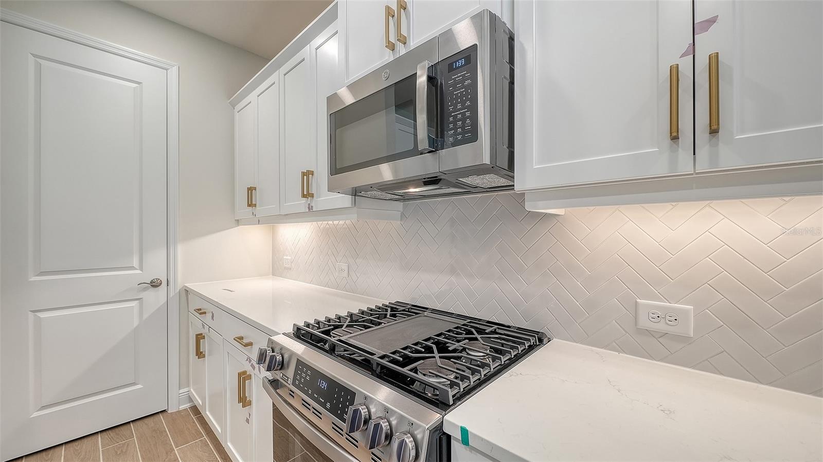 9940 CRYSTAL ISLES CIR — photo 12