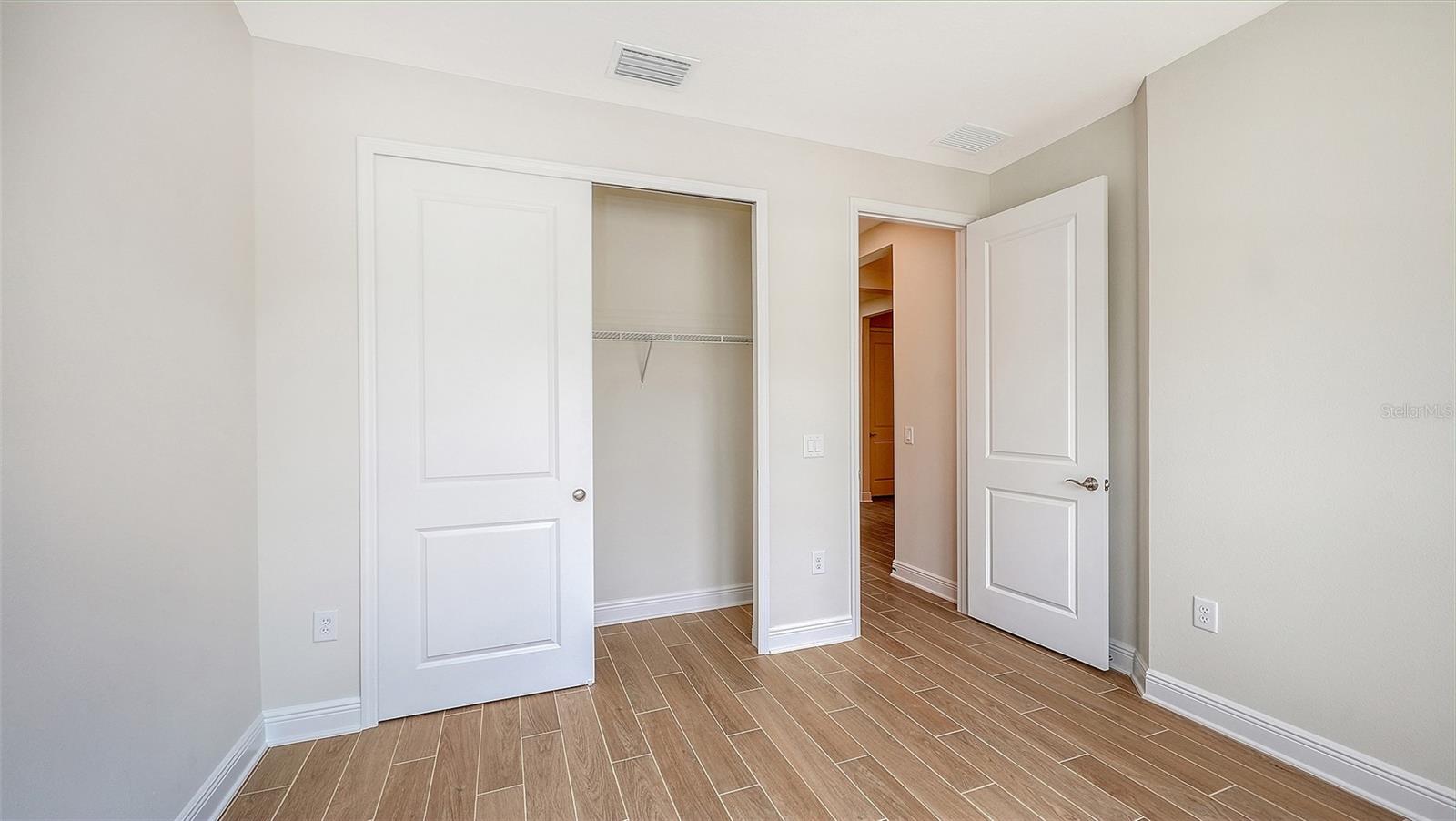 9940 CRYSTAL ISLES CIR — photo 37