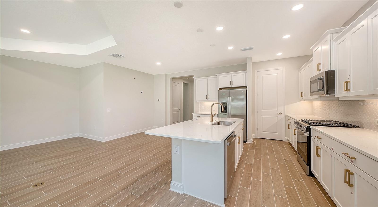 9940 CRYSTAL ISLES CIR — photo 14