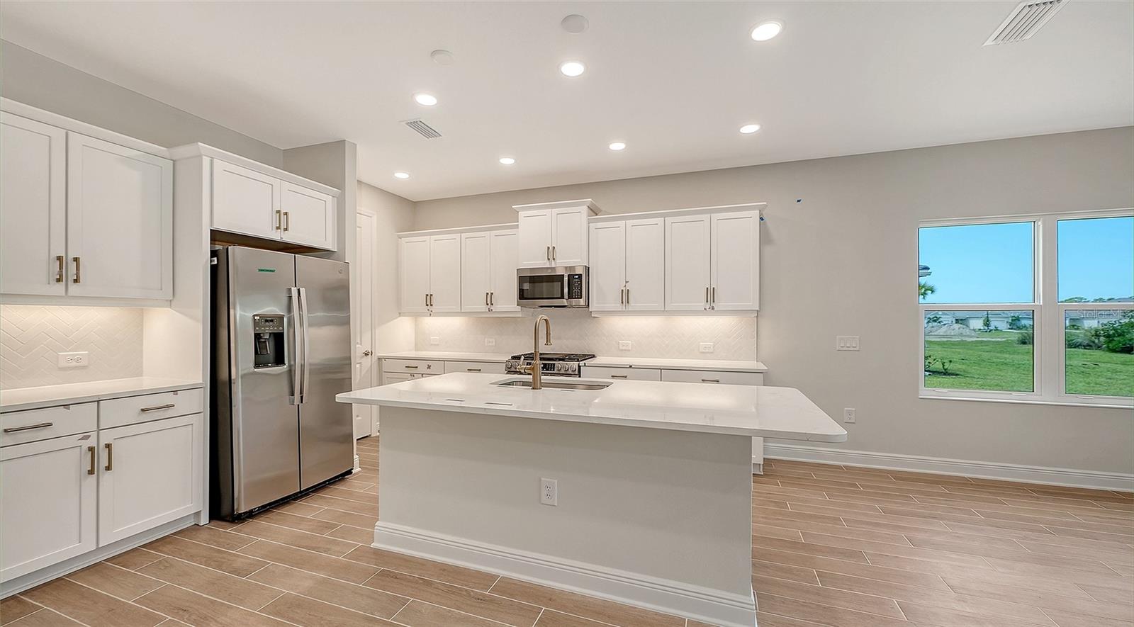 9940 CRYSTAL ISLES CIR — photo 10