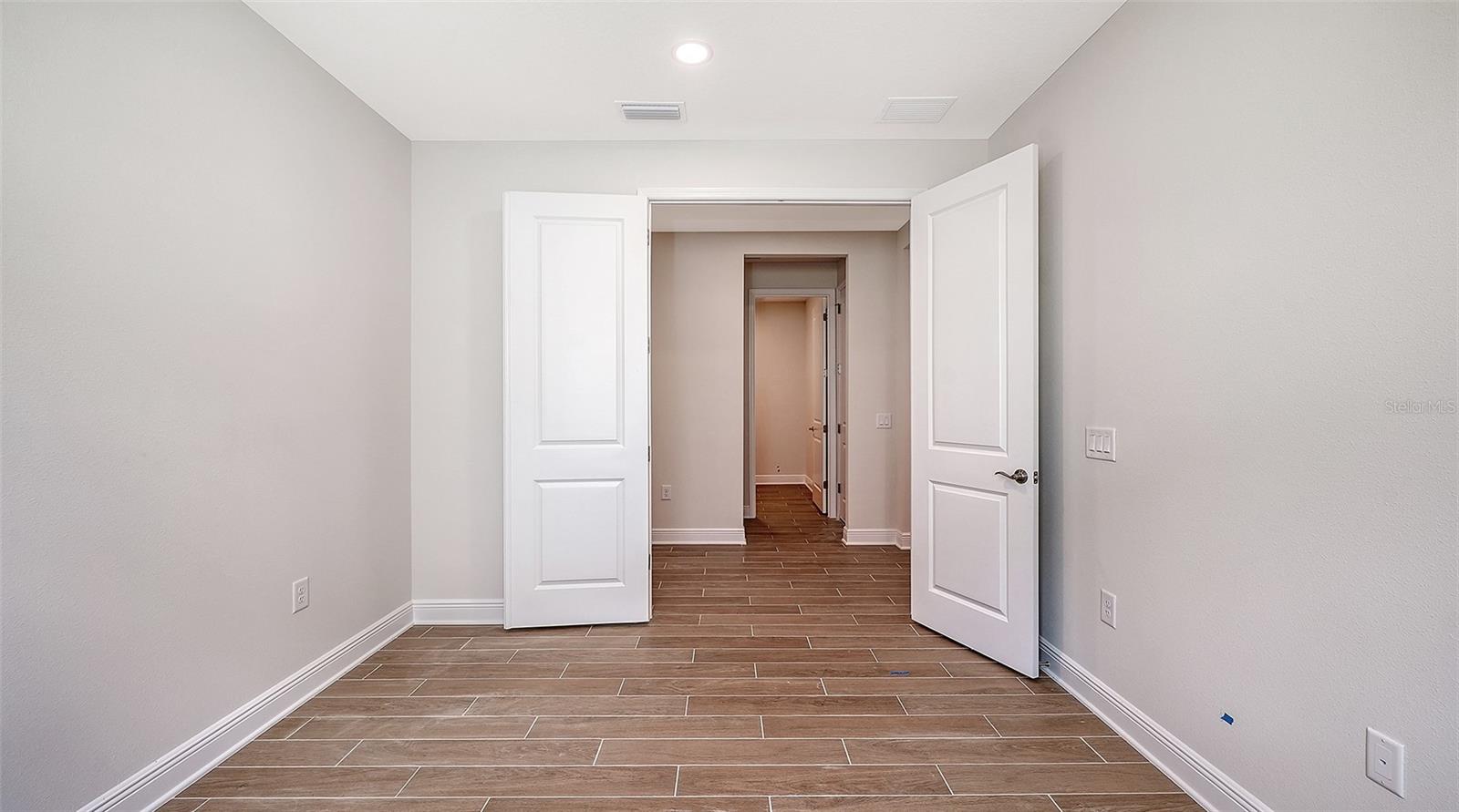 9940 CRYSTAL ISLES CIR — photo 34