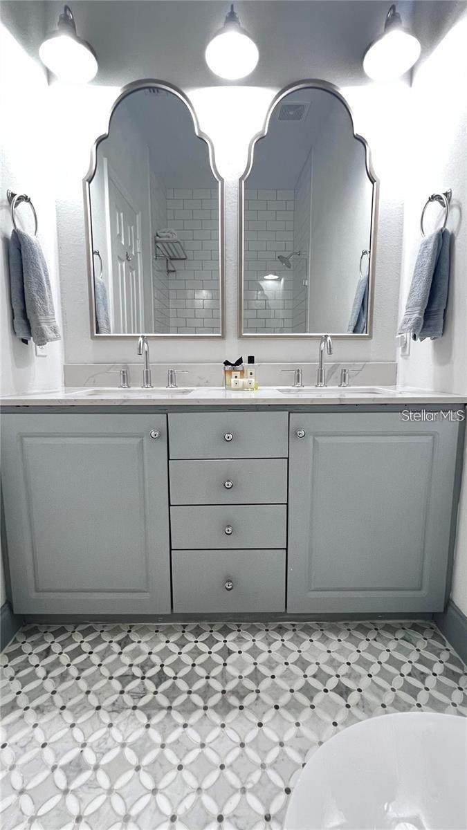 7658 PLANTATION CIR — photo 8