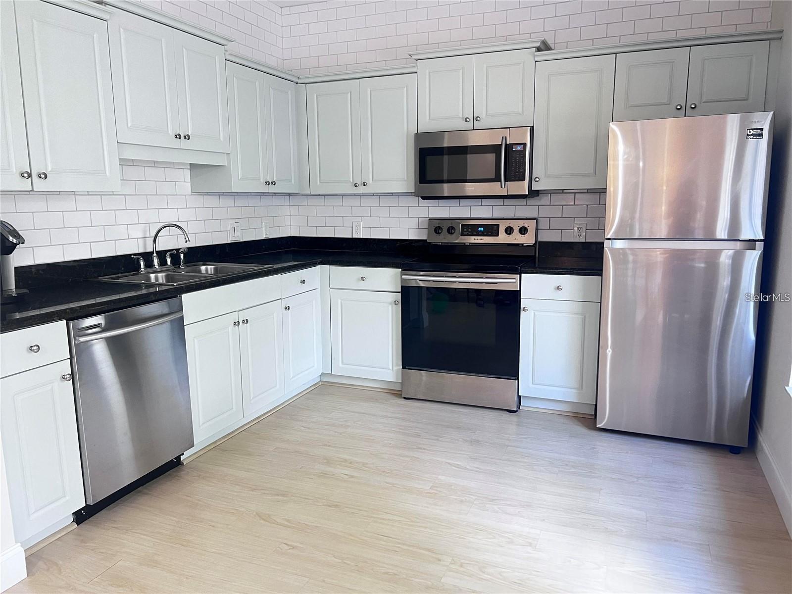 7658 PLANTATION CIR — photo 4