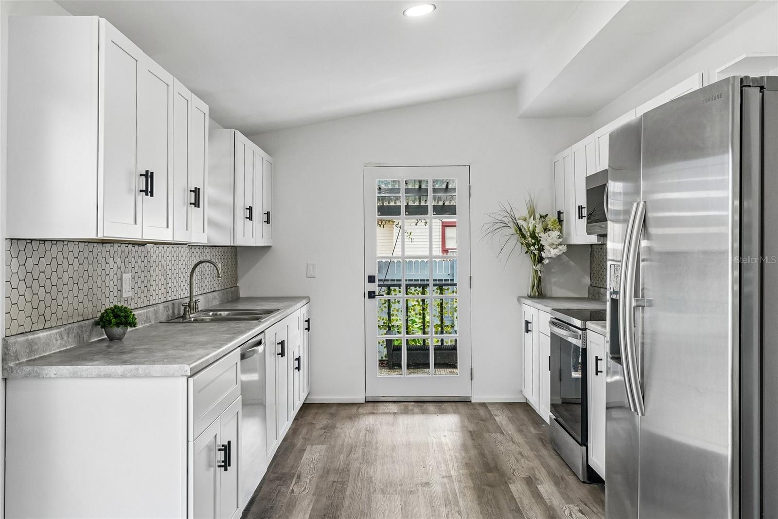 8514 N BRANCH AVE — photo 9