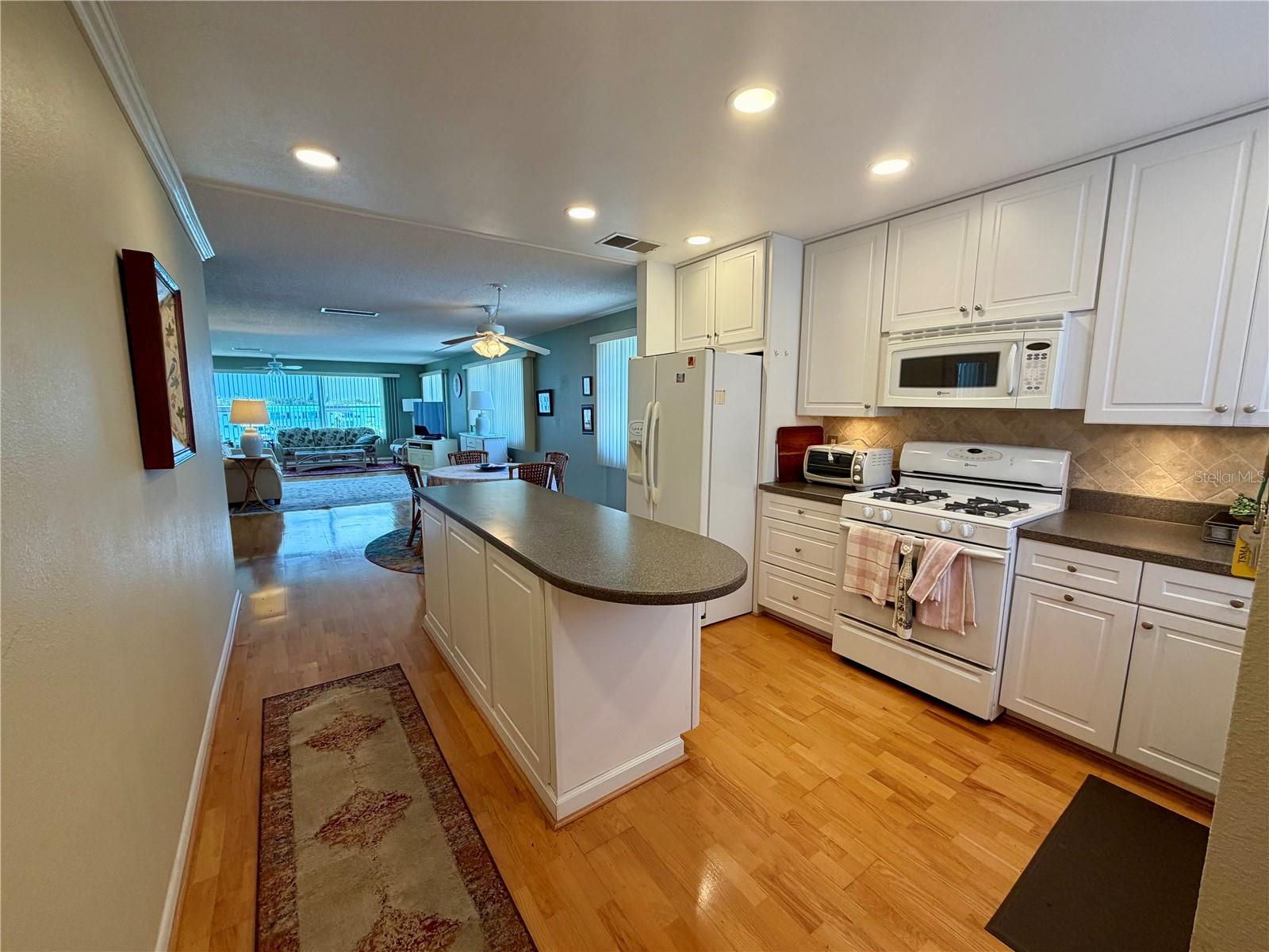 6025 SHORE BLVD S #415 — photo 3