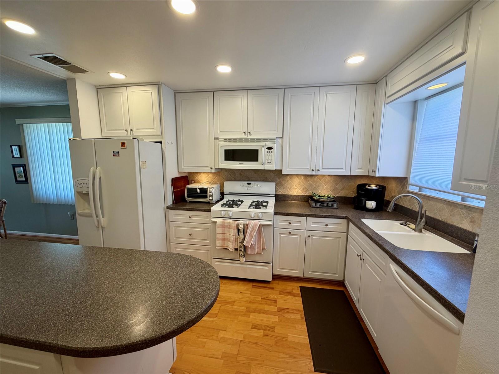6025 SHORE BLVD S #415 — photo 11