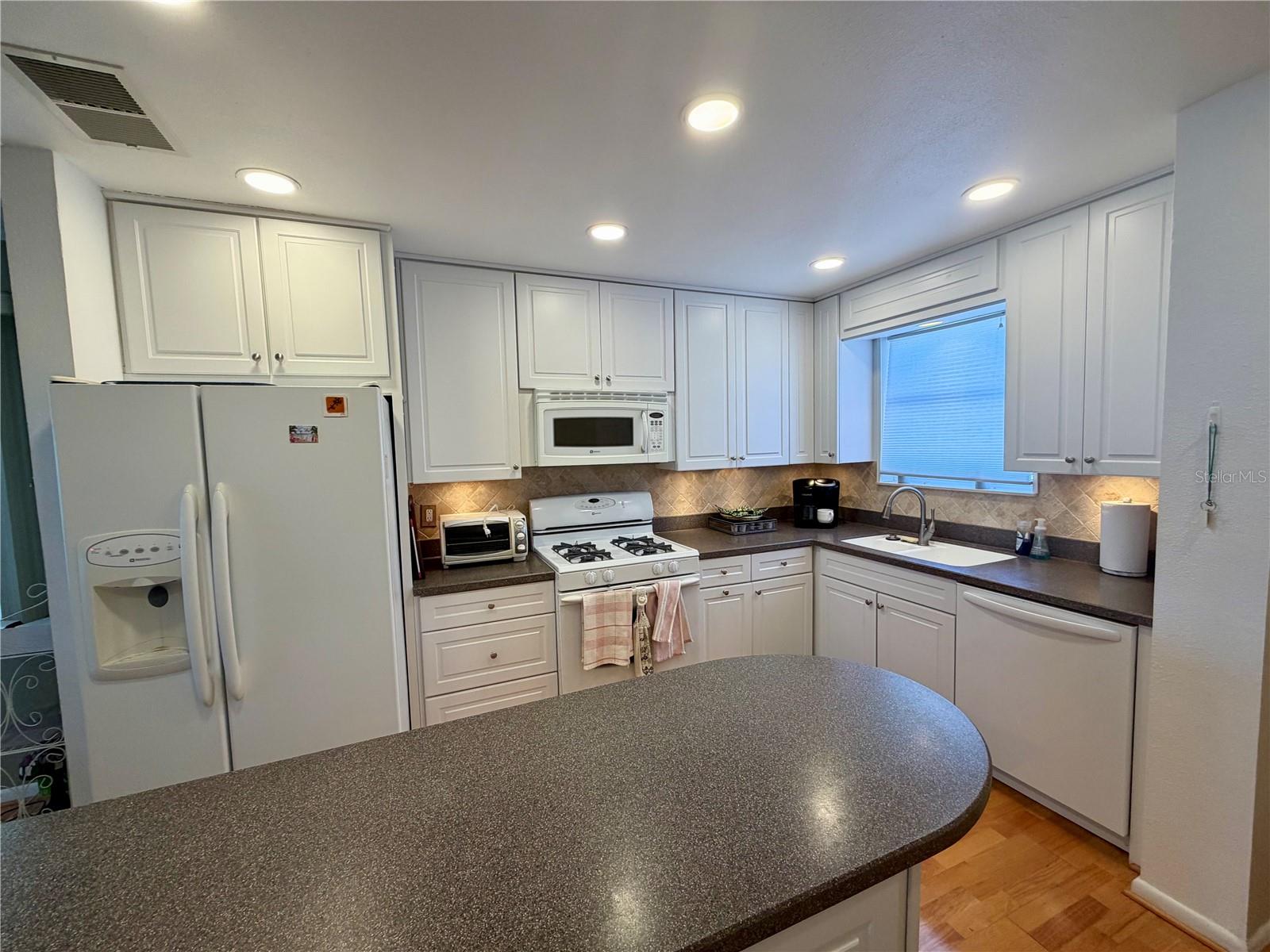6025 SHORE BLVD S #415 — photo 12