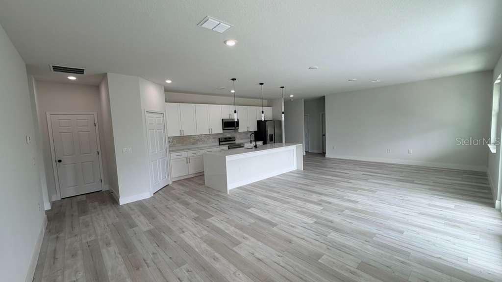 1217 E PRICE BLVD — photo 3