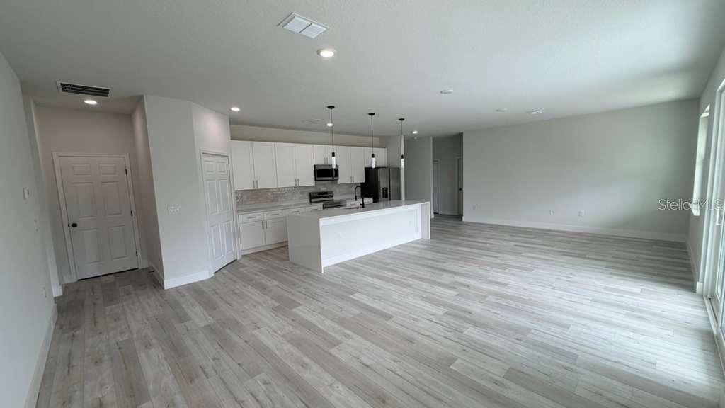 1217 E PRICE BLVD — photo 4