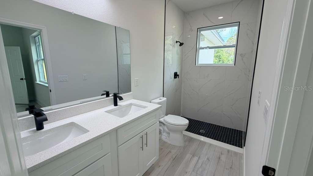 1217 E PRICE BLVD — photo 6