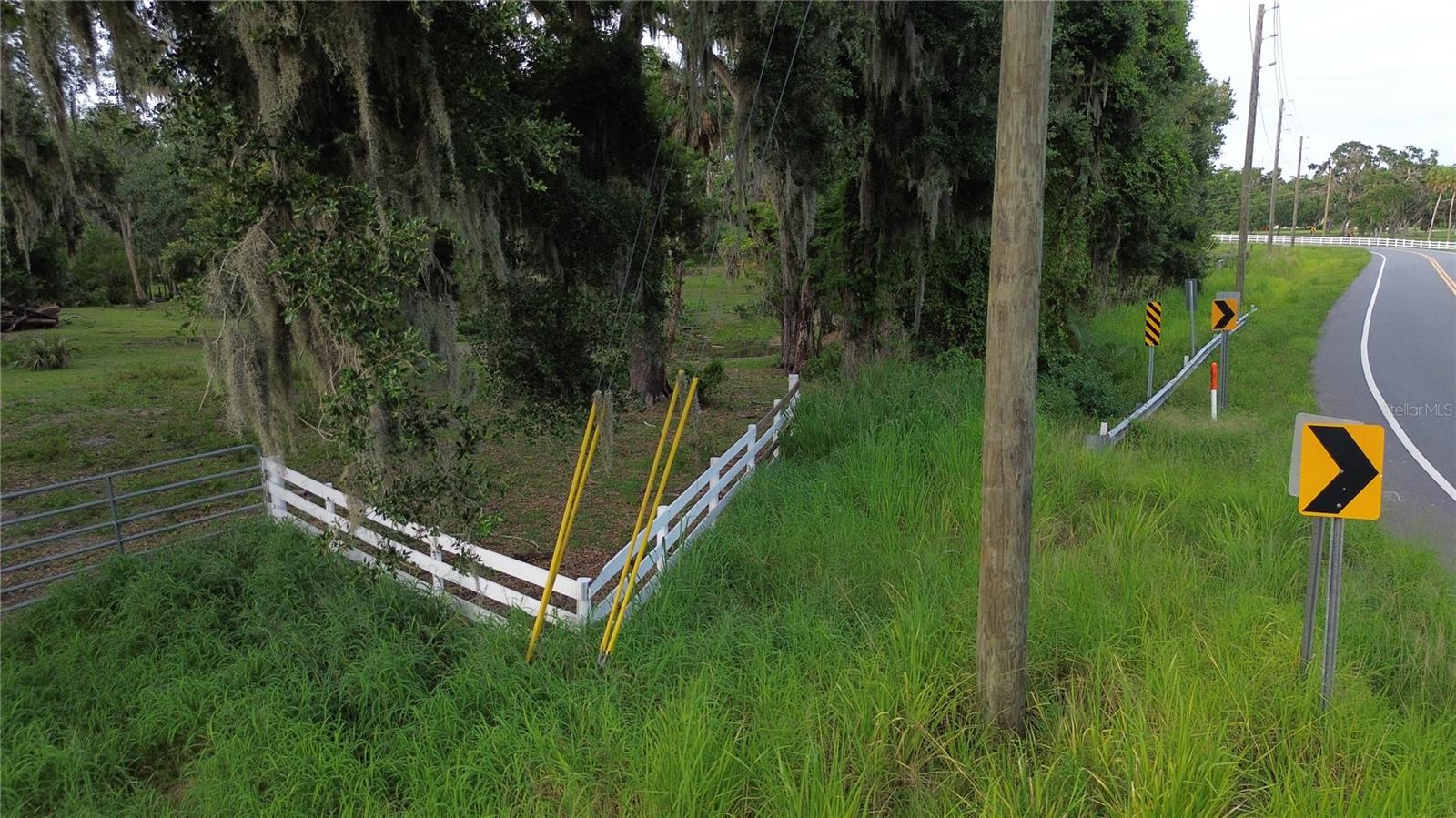 10900 OLD TAMPA RD — photo 3