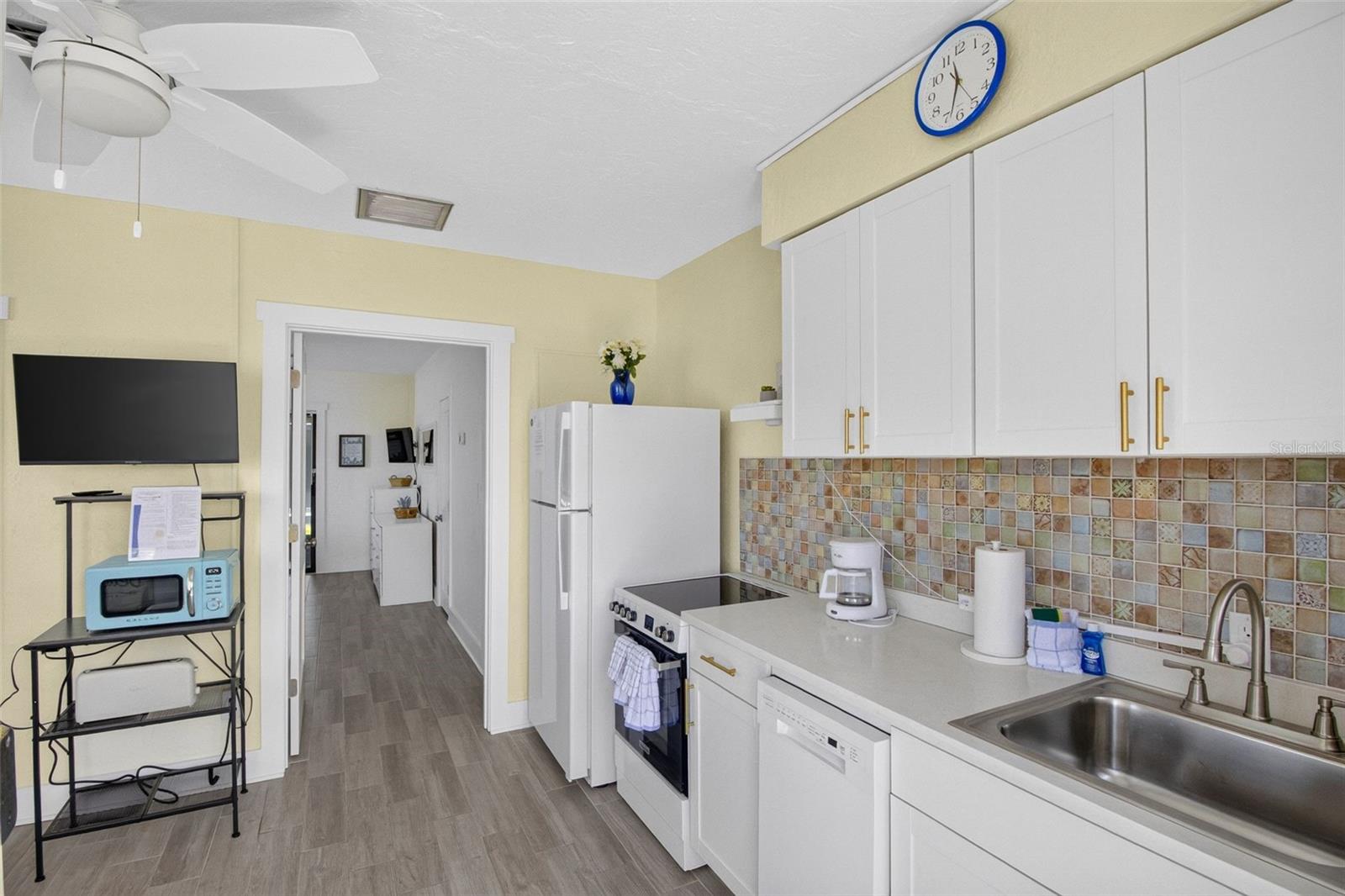 908 VILLAS DR #10 — photo 5
