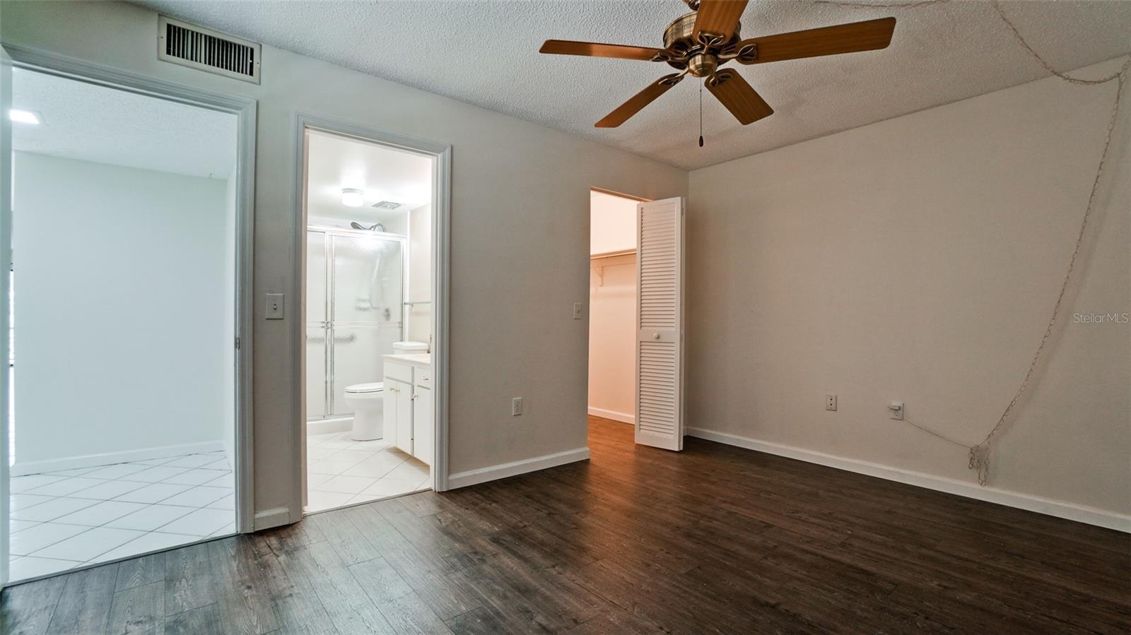 507 LAKESIDE DR #507 — photo 35