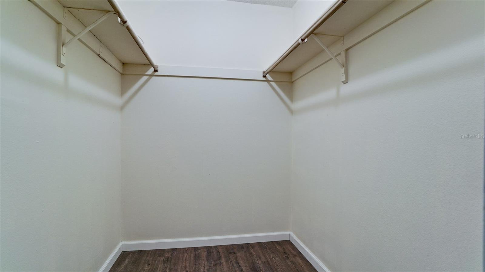 507 LAKESIDE DR #507 — photo 37