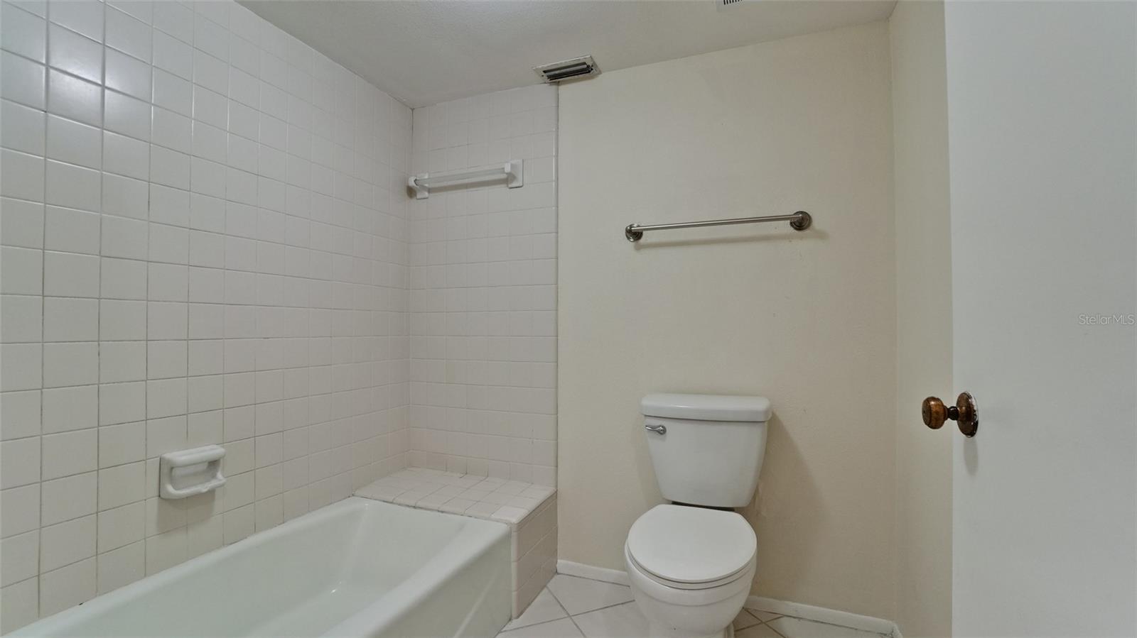 507 LAKESIDE DR #507 — photo 33