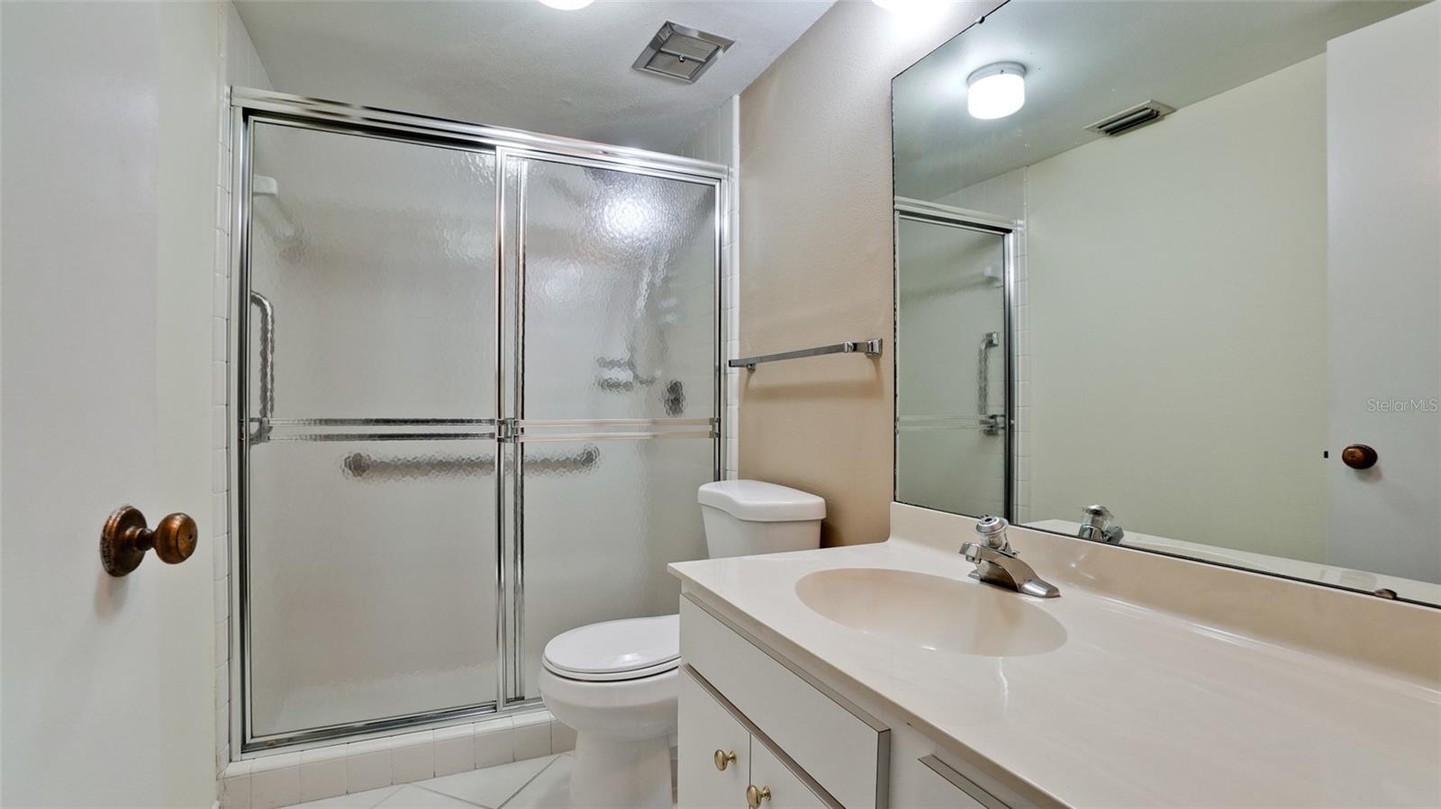 507 LAKESIDE DR #507 — photo 34