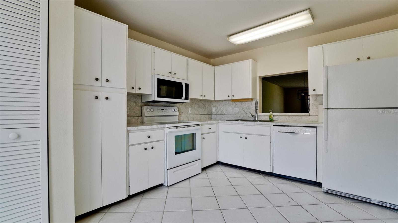 507 LAKESIDE DR #507 — photo 27