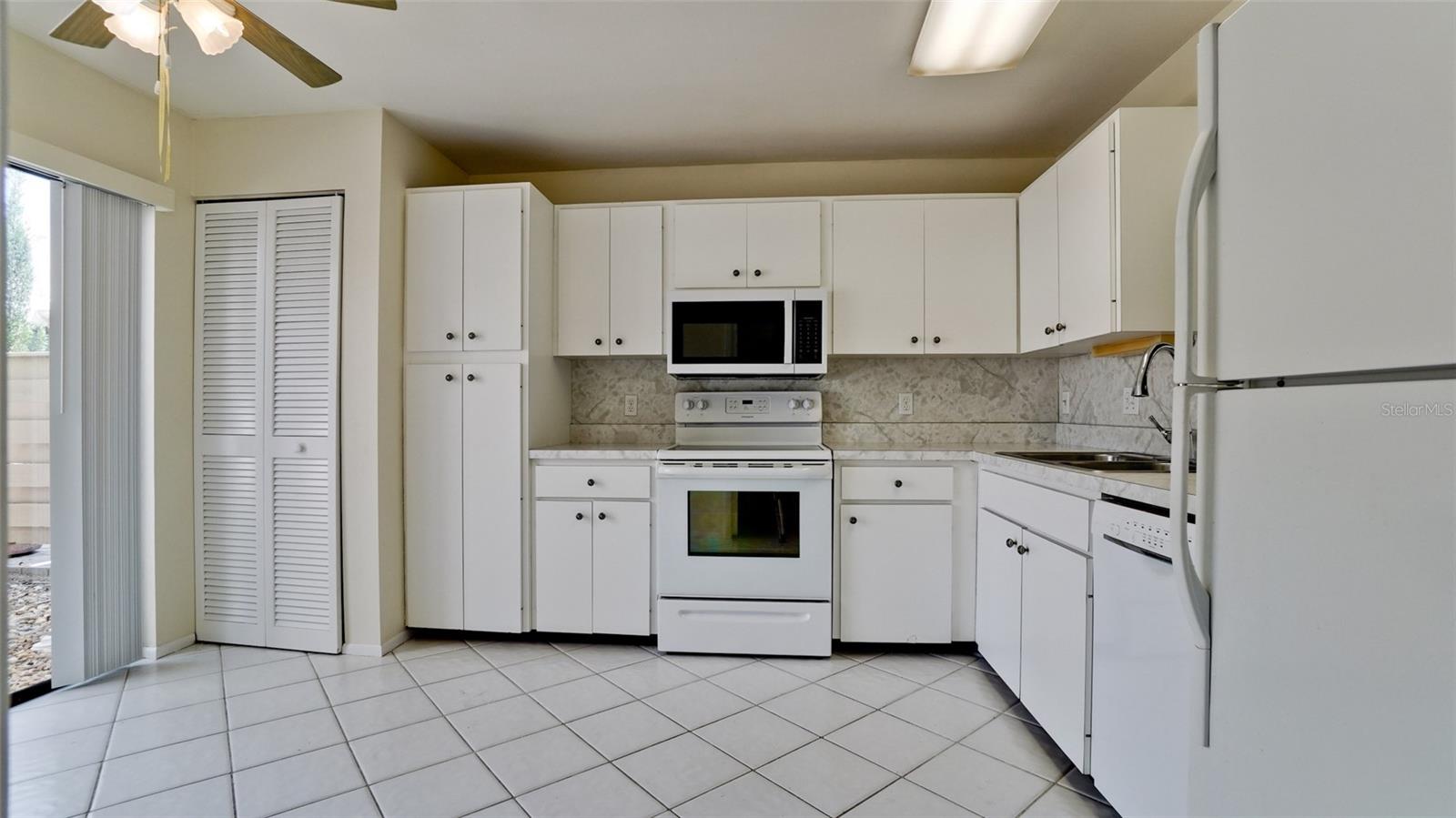 507 LAKESIDE DR #507 — photo 26
