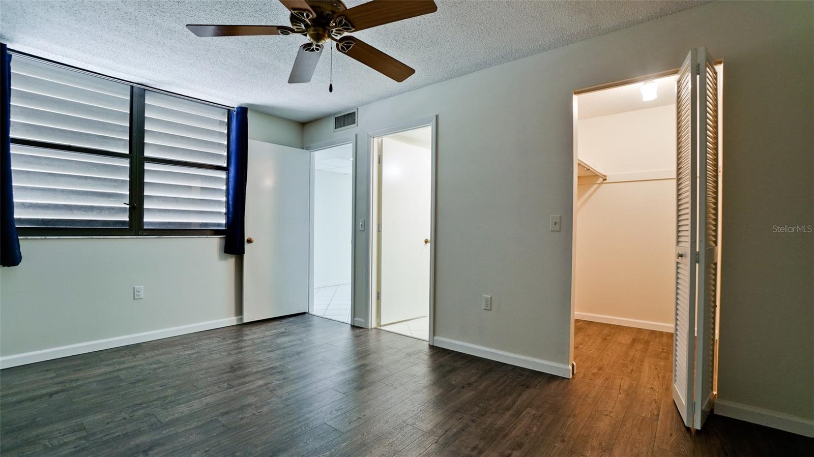 507 LAKESIDE DR #507 — photo 36